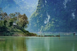 Phong cảnh lòng hồ Sông Đà địa phận xã Huổi Só, huyện Tủa Chùa. (Ảnh: Xuân Tư/TTXVN)