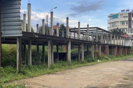 Công trình vi phạm trật tự xây dựng tại chợ Bảo Lộc, Lâm Đồng. (Ảnh: Nguyễn Dũng/TTXVN)