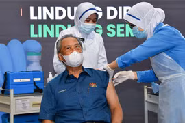 Một điểm tiêm vaccine ngừa COVID-19 tại Putrajaya, Malaysia. (Ảnh: AFP/TTXVN)