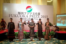 Các thiết kế áo dài của NTK Minh Hạnh luôn rất khác biệt và độc đáo. (Ảnh: Xuân Mai/Vietnam+)