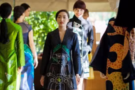 Những thiết kế 'Chula yêu Hà Nội' được giới thiệu tại InterContinental Hanoi Westlake, hồi tháng 9/2014. (Nguồn ảnh: InterContinental)