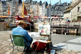 Pháp ký thỏa thuận ưu tiên du lịch với 6 công ty lữ hành Việt Nam