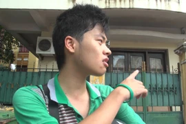 Nhân chứng kể lại sự việc. (Ảnh: Phan Hải Tùng Lâm/Vietnam+)