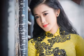 Á hậu Huyền My tặng quà Tết cho các hộ dân nghèo ở Hà Nội 