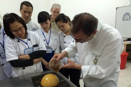 Bậc thầy thế giới về nghệ thuật làm kem trổ tài tại thủ đô Hà Nội