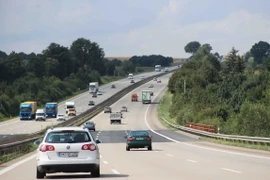 Đức áp dụng thuế đường với xe hơi nước ngoài từ năm 2016