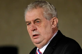 Tổng thống Séc Milos Zeman chê bia của Mỹ nhạt như nước lã