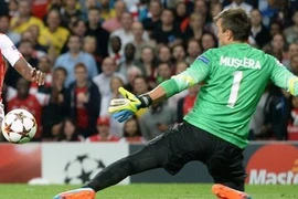 Cận cảnh cú hat-trick bùng nổ của Welbeck giúp Arsenal thăng hoa