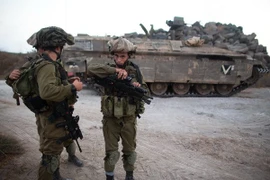 Quân đội Israel nổ súng vào một số người bị nghi vượt biên giới