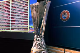 Vòng knock-out Europa League: Liverpool dễ thở, Tottenham gặp khó