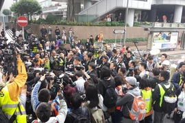 [Video] Cảnh sát Hong Kong chuẩn bị giải tỏa khu vực biểu tình