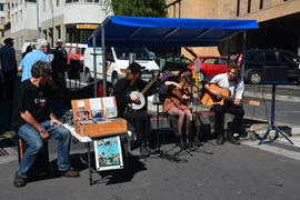 [Photo] Màn trình diễn đặc biệt của các nghệ sỹ đường phố Hobart