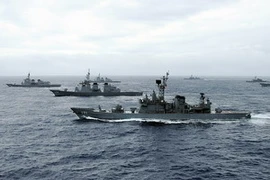 Hải quân Nhật Bản và Mỹ trong một cuộc tập trận. Ảnh minh họa. (Nguồn: strategypage.com)