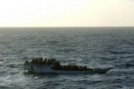 Một chiếc tàu chở người tị nạn ngoài khơi bờ biển phía bắc của Australia. (Nguồn: AFP)