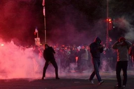 Cuộc đụng độ nổ ra khiến nhiều khu vực ở thủ đô náo loạn và tràn ngập hơi cay. (Ảnh: AFP)