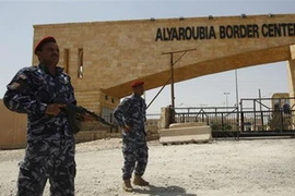 Cảnh sát Iraq đứng gác tại biên giới. (Nguồn: Reuters)