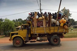 Một xe tải chở người Hồi giáo tới Bangui. (Ảnh: AFP)