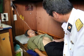 Quảng Nam: Đưa ngư dân bị tai nạn trên biển vào đất liền an toàn 