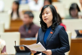 Bộ trưởng Bộ Y tế Đào Hồng Lan phát biểu tại nghị trường, ngày 27/10. (Ảnh: Quochoi.vn)