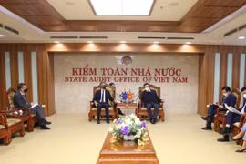 Tổng Kiểm toán Nhà nước, Trần Sỹ Thanh đón tiếp Đại sứ Giorgio Aliberti, Trưởng Phái đoàn Liên minh châu Âu tại Việt Nam, ngày 23/2. (Ảnh: Vietnam+)