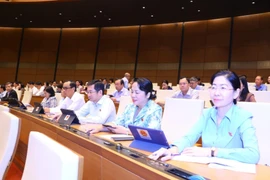 Quốc hội chính thức thông qua Nghị quyết về kế hoạch phát triển kinh tế - xã hội năm 2023. (Ảnh: TTXVN)