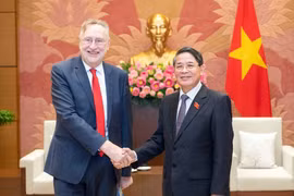 Phó Chủ tịch Quốc hội Nguyễn Đức Hải tiếp Chủ tịch Ủy ban Thương mại quốc tế Nghị viện châu Âu Bernd Lange. (Ảnh: TTXVN)