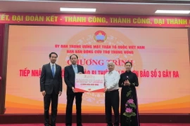 4 tỷ đồng được trao tặng tại thành phố Hà Nội vào ngày 20/9/2024. (Nguồn: Hiệp hội doanh nghiệp Trung Quốc tại Việt Nam)