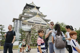 Khách du lịch tại Osaka, Nhật Bản. (Ảnh: Kyodo/TTXVN)