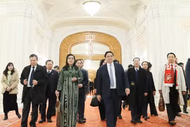Thủ tướng Phạm Minh Chính tham quan Nhà Quốc hội Romania