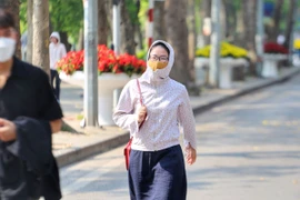 Thủ đô Hà Nội ngày nắng, nhiệt độ cao nhất từ 33-35 độ C. (Ảnh: Tuấn Đức/TTXVN)