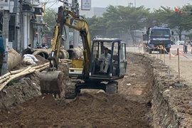 Trong ảnh: Thi công Dự án đường đôi vào thành phố Phan Rang-Tháp Chàm, sử dụng vốn đầu tư công trung hạn 2021-2025. (Ảnh: Công Thử/TTXVN)