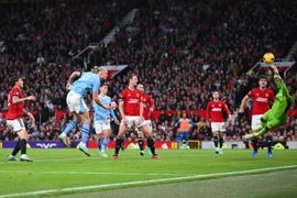 Premier League: Liverpool chắc ngôi đầu, căng thẳng derby Manchester