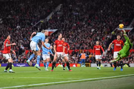 Premier League: Liverpool chắc ngôi đầu, căng thẳng derby Manchester