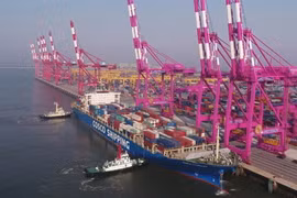 Tàu chở container tại cảng Incheon của Hàn Quốc. (Nguồn: The Korea Herald)