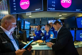 Hoạt động tại Sàn giao dịch chứng khoán New York, Mỹ. (Ảnh: THX/TTXVN)