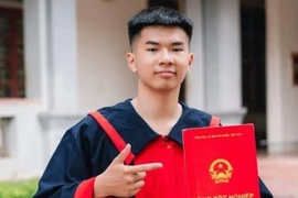 Em Lê Viết Khang, lớp 12A0, trường THPT Thái Hòa, Thị xã Thái Hòa, tỉnh Nghệ An đạt danh hiệu Thủ khoa Kỳ thi Đánh giá tư duy lần thứ 4 năm 2024 của Đại học Bách khoa Hà Nội. (Ảnh: TTXVN phát)