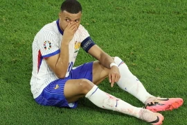 Mbappe không phải phẫu thuật nhưng sẽ đeo mặt nạ khi ra sân thi đấu. (Nguồn: EPA)