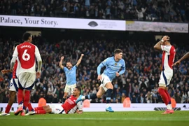 Stone giúp Man City hòa kịch tính trước Arsenal. (Nguồn: Getty Images)