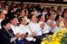 Chủ tịch Quốc hội Trần Thanh Mẫn và các đại biểu dự chương trình. (Ảnh: Doãn Tấn/TTXVN)