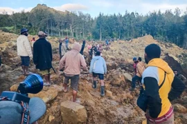 Hiện trường vụ lở đất tại Maip Mulitaka, tỉnh Enga, Papua New Guinea ngày 24/5. (Ảnh: AFP/TTXVN)