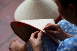 May cạp nón. (Ảnh: Hồng Đạt/TTXVN)