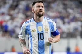 Messi sút hỏng luân lưu khiến Argentina nhọc nhằn vào bán kết. (Nguồn: Getty Images)