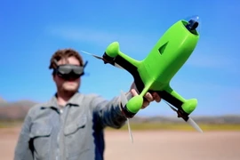 Luke Bell và thiết bị bay không người lái nhanh nhất thế giới.