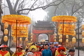 Thả cá chép, dựng cây nêu đón Xuân Giáp Thìn tại Hoàng thành Thăng Long