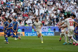 Alireza Jahanbakhsh (số 7) ghi bàn quyết định đưa Iran vào bán kết Asian Cup 2023. (Nguồn: Getty Images)