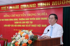 Trưởng Ban Tuyên giáo Trung ương Nguyễn Trọng Nghĩa phát biểu. (Ảnh: Thanh Tùng/TTXVN)