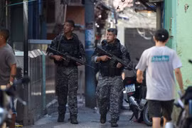 Cảnh sát Brazil truy quét tội phạm. (Nguồn: Reuters)