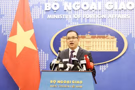 Phó Phát ngôn Bộ Ngoại giao Nguyễn Đức Thắng chủ trì Họp báo tháng 3. (Ảnh: Thu Phương/TTXVN phát)