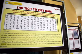 Các tài liệu, thư tịch cổ, bản đồ khẳng định chủ quyền quần đảo Hoàng Sa, Trường Sa là của Việt Nam. (Ảnh: Hồng Đạt/TTXVN)