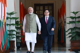 Thủ tướng Phạm Minh Chính​ gặp hẹp Thủ tướng Ấn Độ Narendra Modi. (Ảnh: Dương Giang/TTXVN)